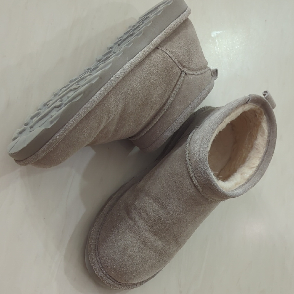 Cozy Tan Suede Bear Paw Ankle Boots. Size 10 In Womens, Barely Worn.